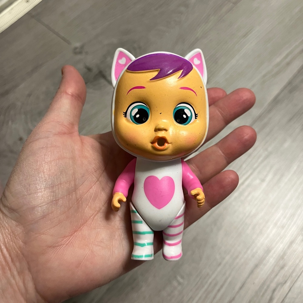 IMC Toys Cry Babies Magic Tears Mini Doll Cat Outfit Heart MOD